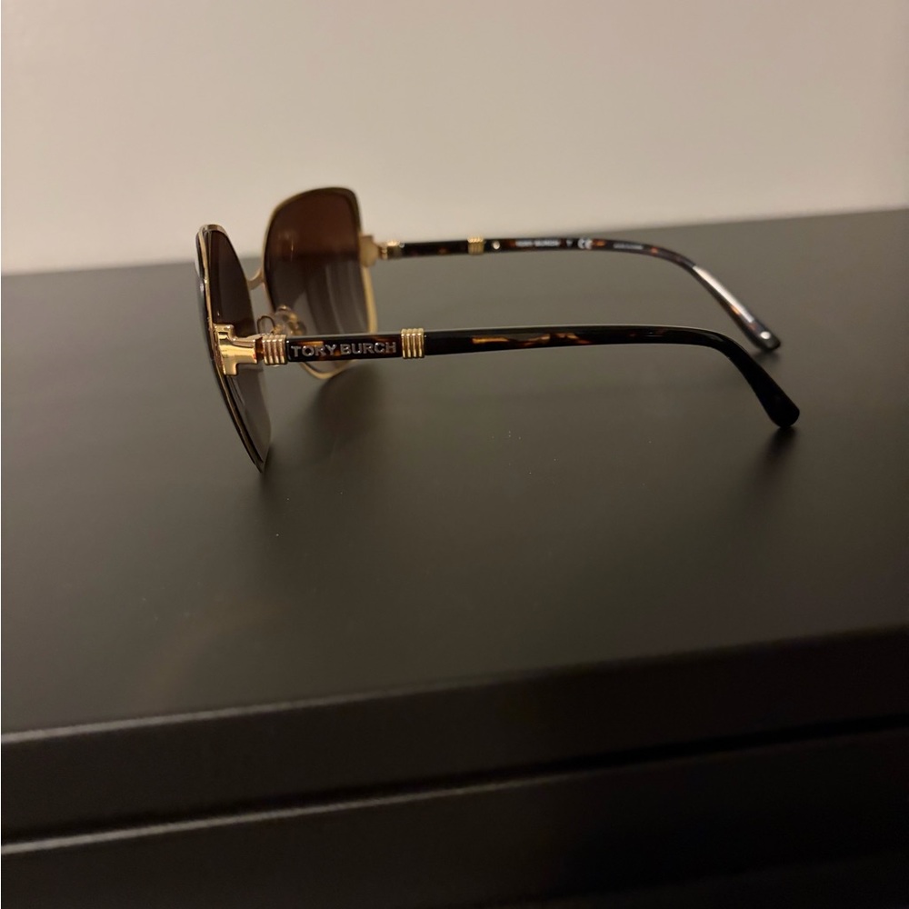 Tory Burch Gold Frame Black Gradient Lens Women's Sunglasses - Picture 8 of 11